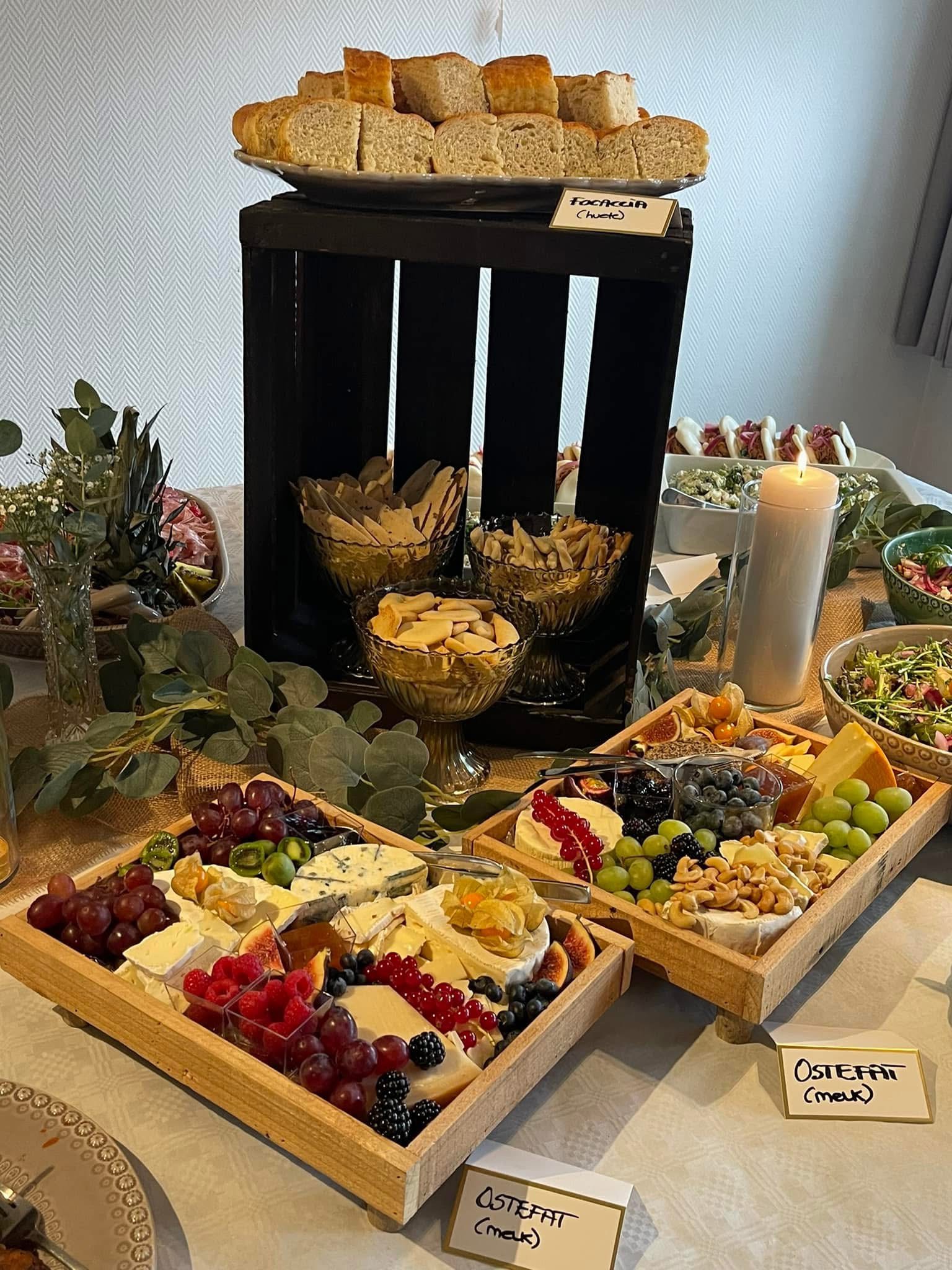 Ostefat og brødbuffet hos Kafé Latter